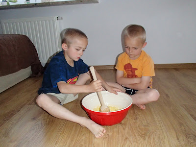 Engish Day, dzień angielski w szkole, przepis na ciasto, angielskieciasto z truskwakami