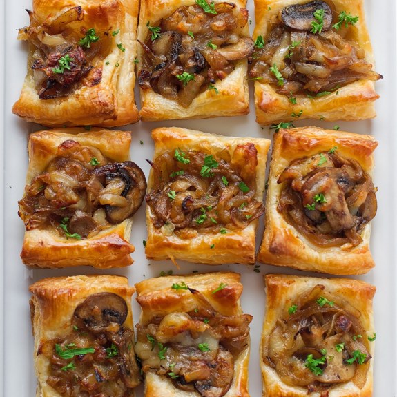 Gruyere, Mushroom, & Caramelized Onion Bites #appetizer #pastryrecipe