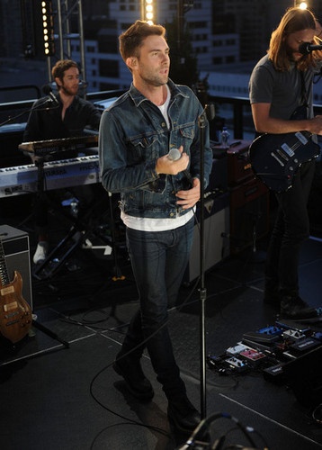 Top 50 การแต่งตัวสไตล์อดัม เลอวีน Adam Levine นักร้องนำ Maroon 5