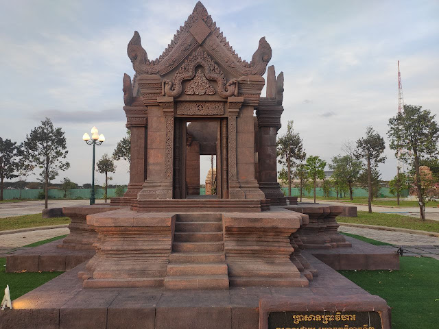 វិមានឈ្នះៗ Win Win Memorial small Preah Vihear temple