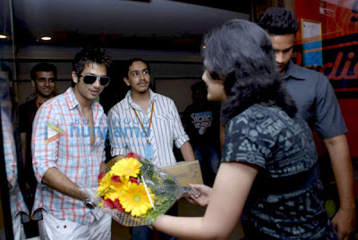 Shahid Kapoor promotes film Paathshaala at Radio City 91.1 FM image