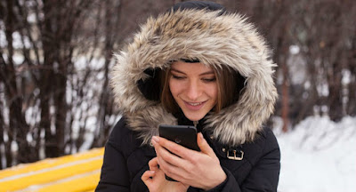  WinterCase Hand Warming Smartphone Case