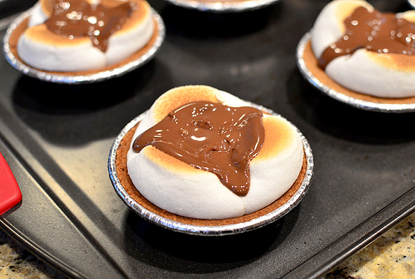 Mini S’more Pies #desserts #cakerecipe #chocolate #fingerfood #easy