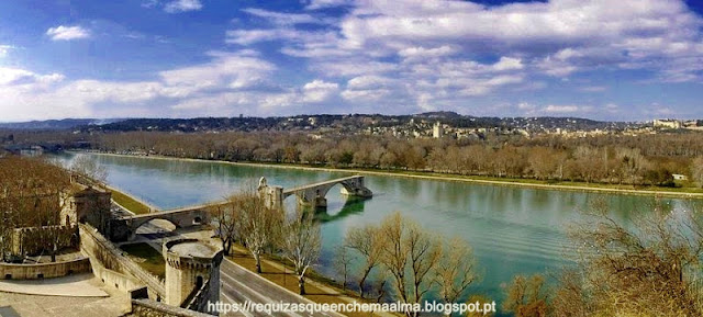 Ponte Saint Bénézet sobre o rio Ródano, Avignon