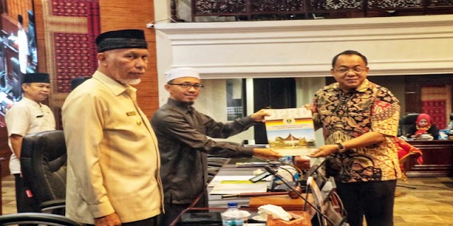 Gubernur Mahyeldi Tanggapi Tiga Ranperda Baru Dalam Rapat Paripurna DPRD Sumbar