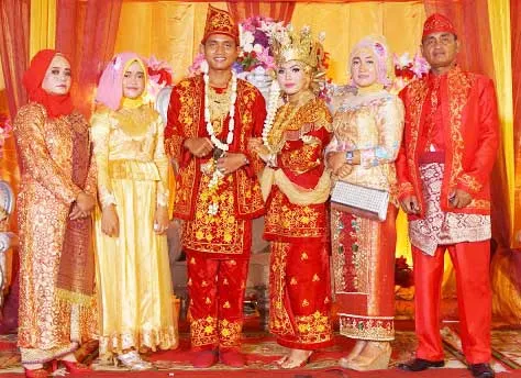 Gambar Pakaian Adat pengantin Jambi