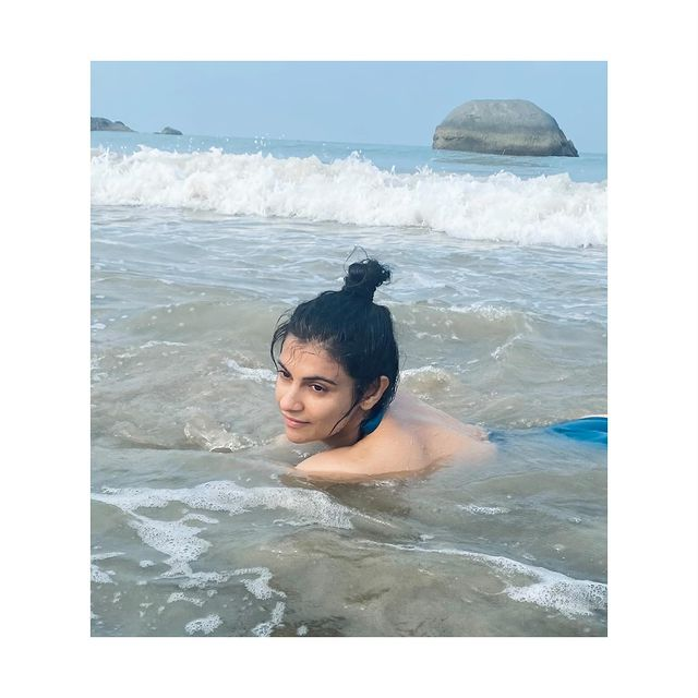 Priyasha Bhardwaj in water swimming backless dress