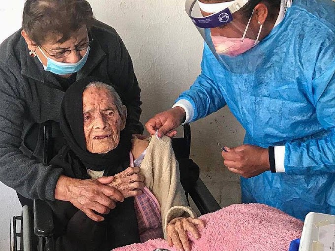 Mujer de 102 años recibe vacuna contra Covid-19 en Calera