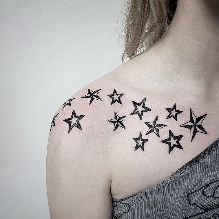 Tatuajes de Estrellas en Hombros