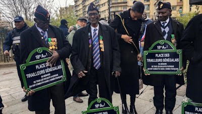 À la porte de Clignancourt, à Paris, l'inauguration de la place des Tirailleurs-Sénégalais avec les anciens tirailleurs âgés de plus de 90 ans, le 10 mars 2023. © Sylvie Koffi / RFI