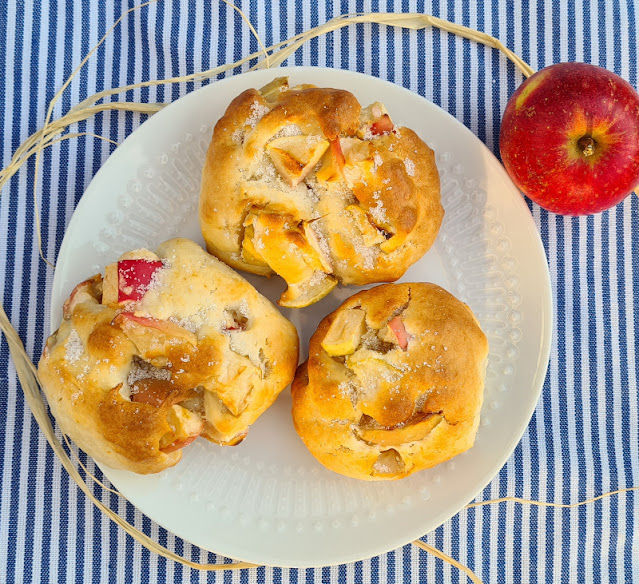 Blitz-Rezept: Schnelle Apfelballen mit Joghurt. Das Rezept mit Joghurt anstatt Quark ist schnell zuzubereiten, die Apfelküchlein fix gebacken.