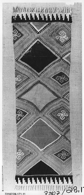 Peruvian textile with whorling tetraskelions.