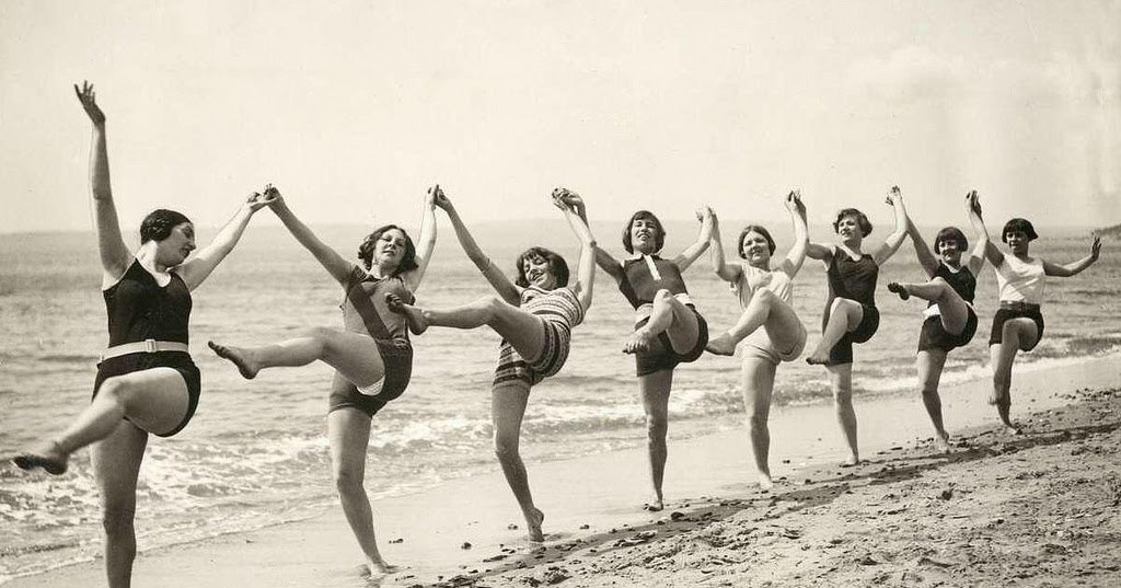 vintage everyday: Dancing on the Beach, Bournemouth, c. 1925