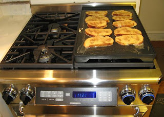 Using the griddle on the Dacor range