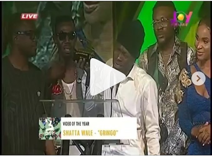 Ghanian Artist Shatta Wale Cries As He Dedicates His Award To His Dad