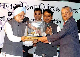 Dr. Anil Kakodkar with indian prime minister Dr. Man Mohan Singh