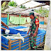 Babinsa Koramil 03 Sipora Serda P.Situngjir mengajak pemuda yang belum memiliki pekerjaan pemberdayaan ikan nila