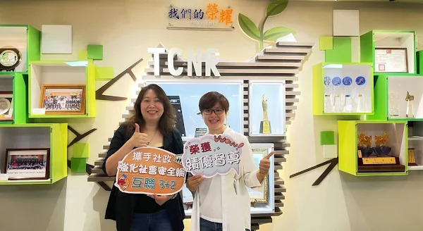 ▲勞動力發展署中彰投分署劉秀貞分署長(左)與資深業務督導李維欣(右)合影。（中彰投分署提供）