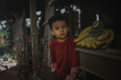 bo-anh-xuc-dong-don-tet-cua-cha-con-ngheo-10