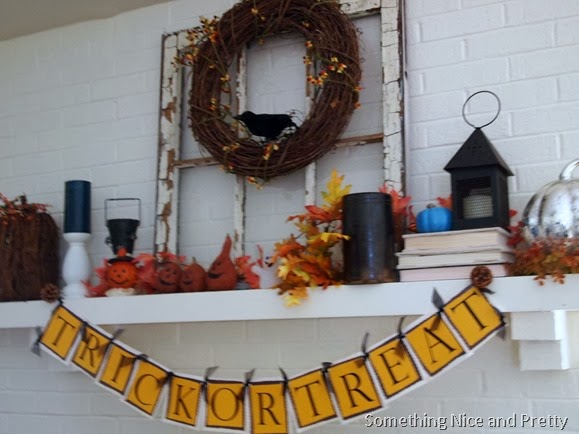 halloween mantel 003