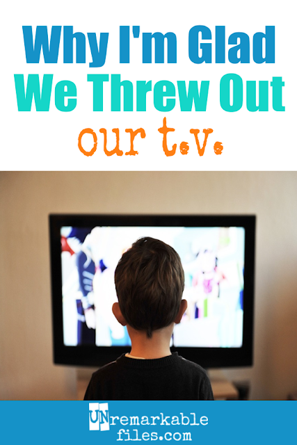 Forget the normal concerns about screen time. The reason I love not having a TV is that the media doesn’t have as much of a say in how my kids think they should get along with their siblings and parents. I think everyone should reconsider the role television plays in reaching their family goals – and if you don’t get rid of it altogether, you can at least minimize the harmful impact of kids’ TV on your family relationships with these tips. #parenting #kids #familyrelationships #family #media #siblings #familygoals #unremarkablefiles #tv