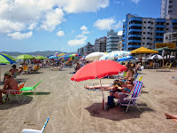 Sombrillas en la playa de Itapema