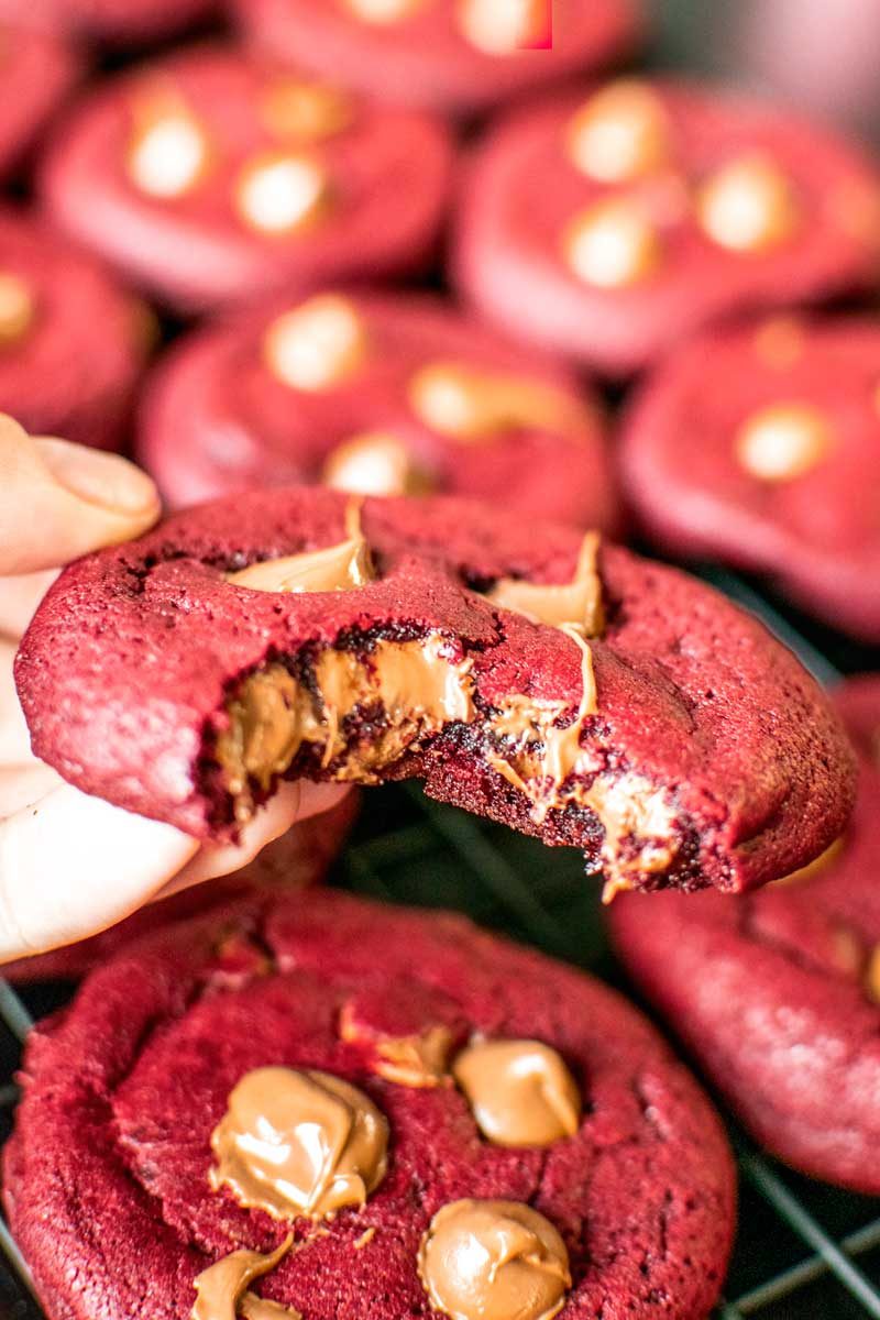 HOW TO MAKE RED VELVET CHOCOLATE CHIP COOKIES