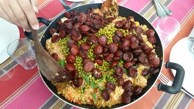 Arroz caldoso de mariscos con chorizo español