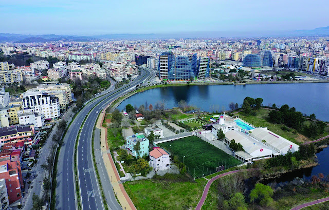 Tirana, presso il lago artificiale