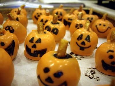 Recipes Oreo Balls on Simply Yum   Oreo Ball Pumpkins