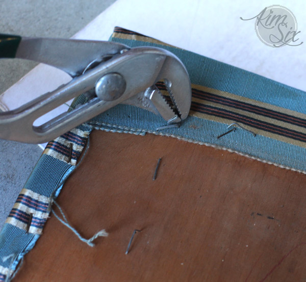 Removing upholstery staples