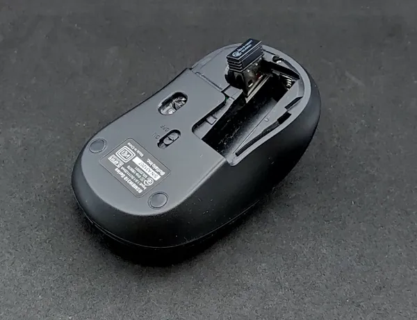 USBドングルを内部に収納