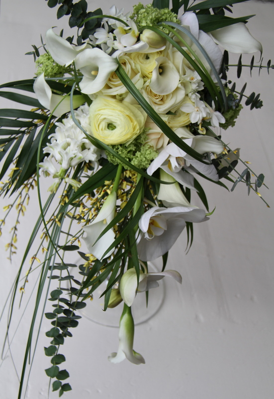 Lemon White Cascading Wedding Boquet A Fabulous cascading wedding bouquet 