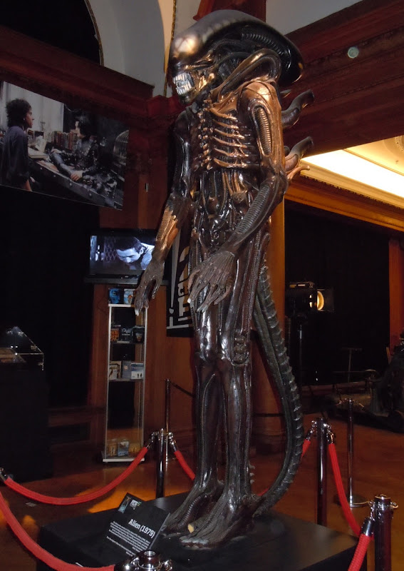 Alien film replica statue