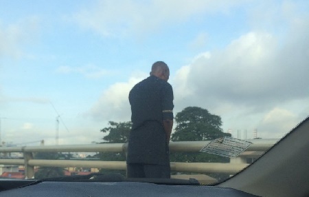 Man pictured urinating on rail of Bridge in Lagos (Photos)