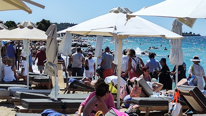 Χαλκιδική: Προσωρινή απαγόρευση κολύμβησης σε πασίγνωστη παραλία  