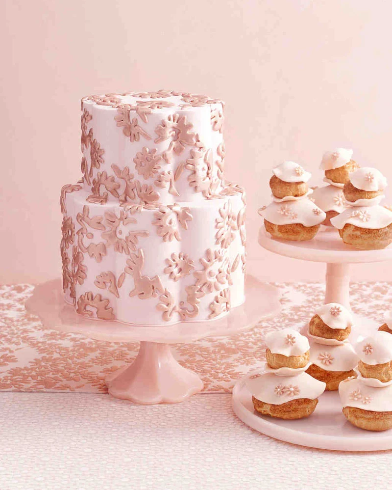  These Fabric-Inspired Wedding Cakes Make for Fashionable Desserts