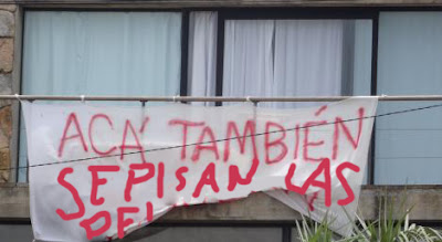 aca tambien se pisan las pelotas para atenderte humor cartel uruguay