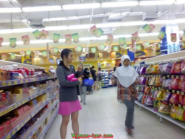 Ngintip CD Cewek Rok Mini di Supermarket | Upskirt