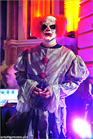 Payaso en Back Bay durante Halloween