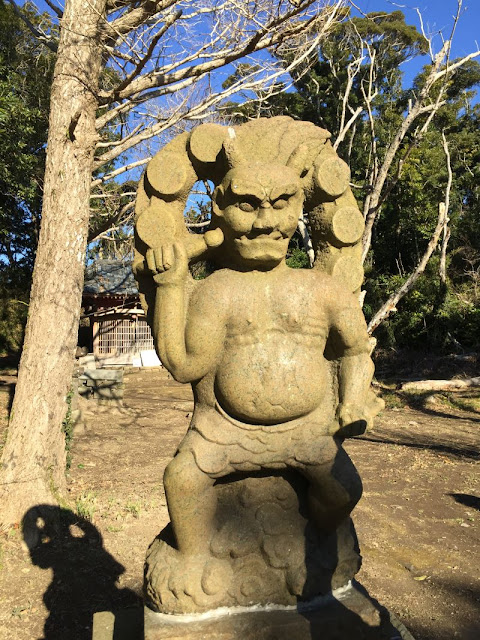 高塚山の風神像
