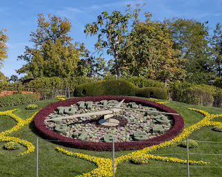 Die Horloge Fleurie, die Blumenuhr im Englischen Garten von Genf, mit dem längsten Sekundenzeiger der Welt.
