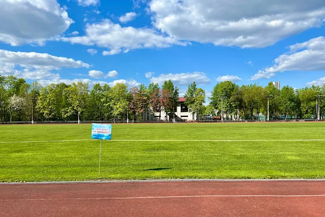 Сельскохозяйственная улица, стадион «Искра»