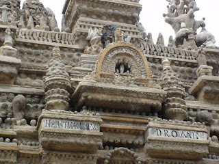 “The ideal Palace of the postman Cheval”. “Идеальный дворец почтальона Шеваля”. 