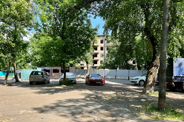 3-й Михалковский переулок, дворы, бывший жилой дом 1964 года постройки (в процессе сноса)