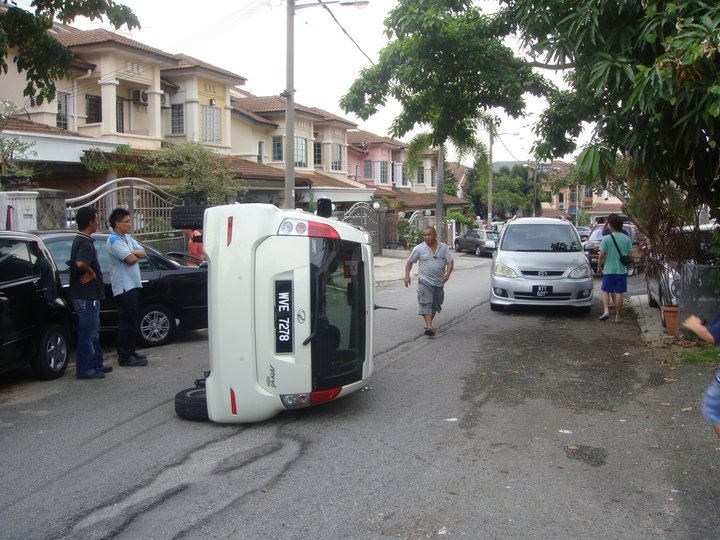 Gambar Naik Motor Basikal Kelakar