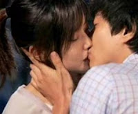 Cara Melakukan Ciuman Pertama [ www.BlogApaAja.com ]
