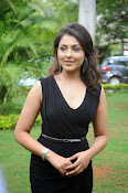 Madhu Shalini glam pics-thumbnail-2