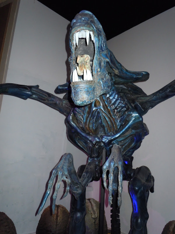 Aliens Queen replica