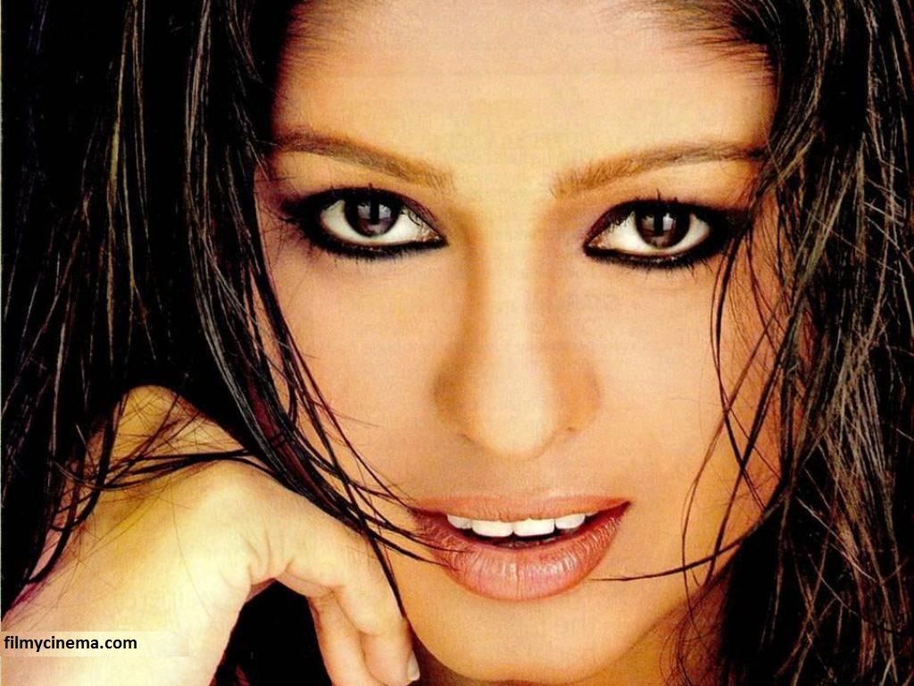 Sunidhi Chauhan Hot Wallpapers 2010